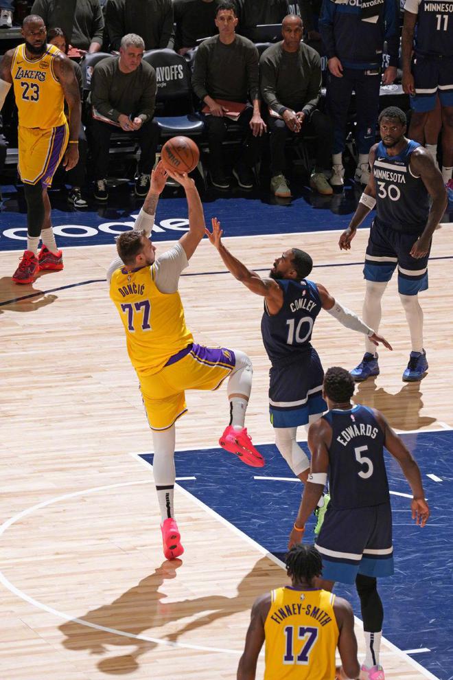 NBA季后赛G3湖人104-116不敌森林狼 詹姆斯三分3连击难救主