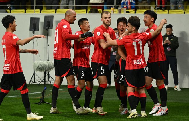 成都蓉城客场2-1胜长春亚泰，韦世豪一传一射助球队延续7场不败纪录