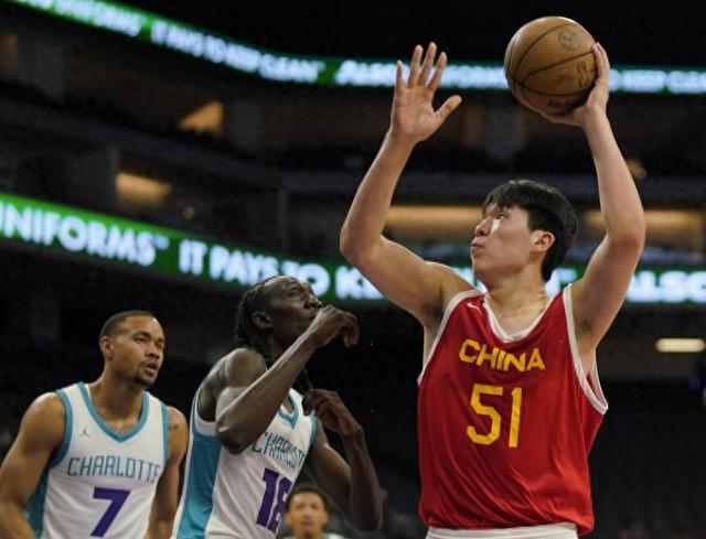 杨瀚森冲击NBA心路历程：未满20岁中国男篮国手如何立足美职篮
