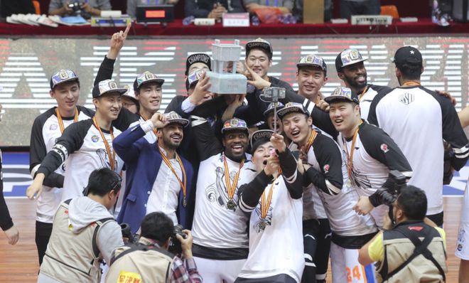 四川男篮从CBA冠军到联盟倒数，为何沦落至此？王云章解约内幕曝光