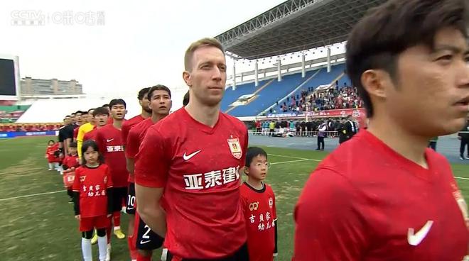 长春亚泰1-2不敌成都蓉城，元敏诚反戈旧主破门，谢晖执教前景堪忧