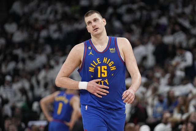 NBA季后赛快船vs掘金G4前瞻：快船2-1领先欲夺赛点 掘金背水一战