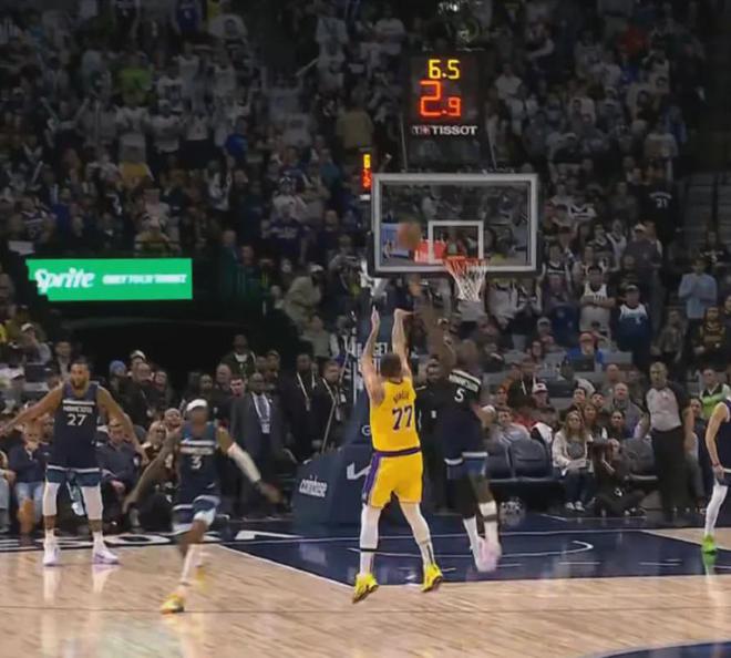 NBA季后赛湖人vs森林狼：上线挡拆战术如何破解戈贝尔防守？
