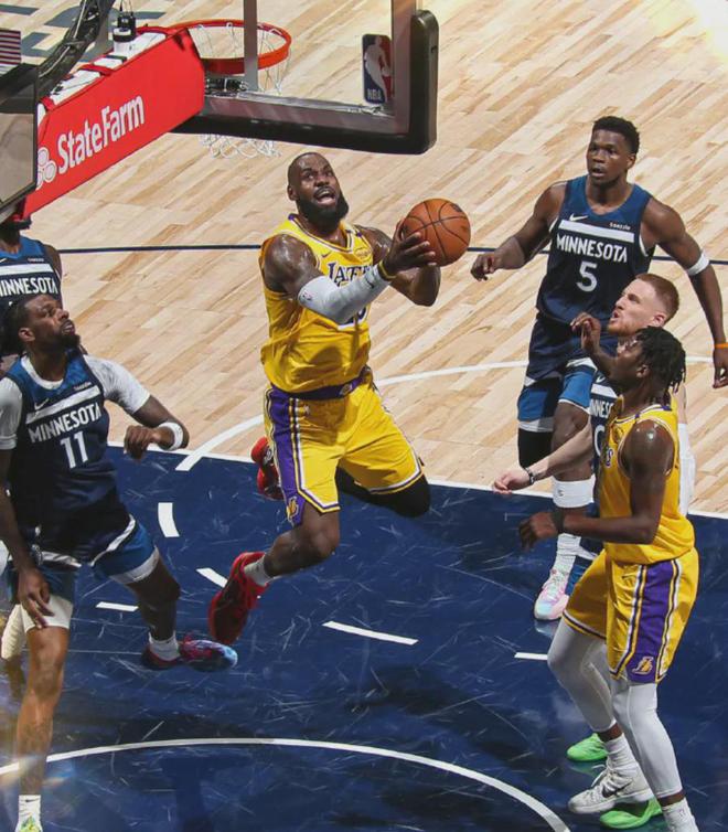 NBA季后赛湖人vs森林狼：上线挡拆战术如何破解戈贝尔防守？