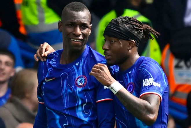 英超第34轮切尔西1-0埃弗顿，杰克逊破门终结13场球荒，蓝军暂升至第四