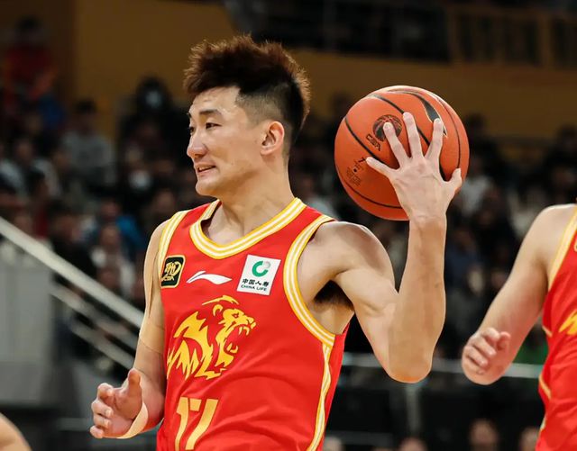 CBA半决赛广厦大胜辽篮，孙铭徽伤退仍碾压赵继伟，乔帅或真错了