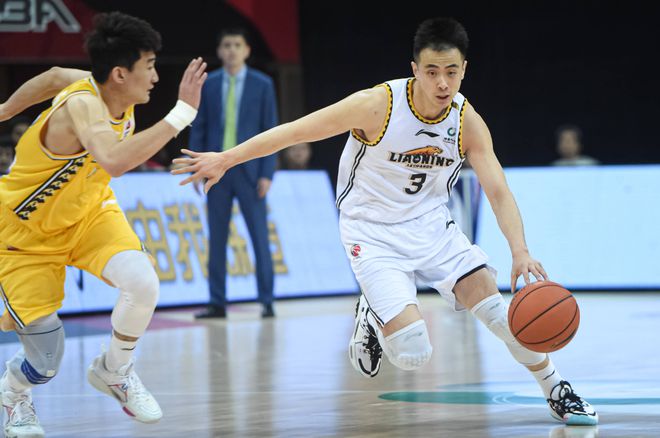 辽宁男篮半决赛首战惨败浙江广厦，总比分0比1落后，攻防两端全面被压制