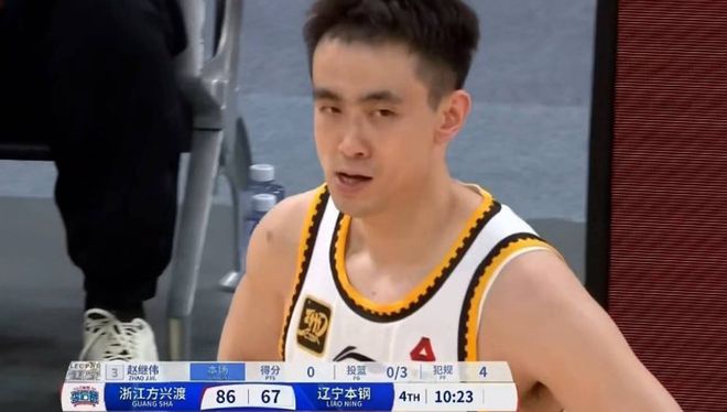 广厦男篮强势防守力克辽宁男篮，CBA季后赛四强战精彩对决