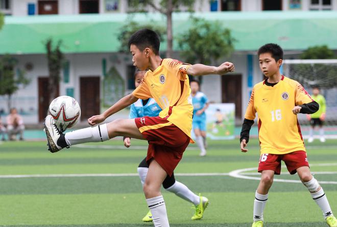 首届苗地杯成都青少年足球挑战赛四强诞生 沙湾路小学等校晋级