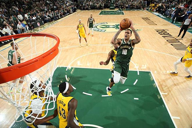 NBA季后赛雄鹿主场反弹胜步行者 库兹马表现平平系列赛悬念仍存