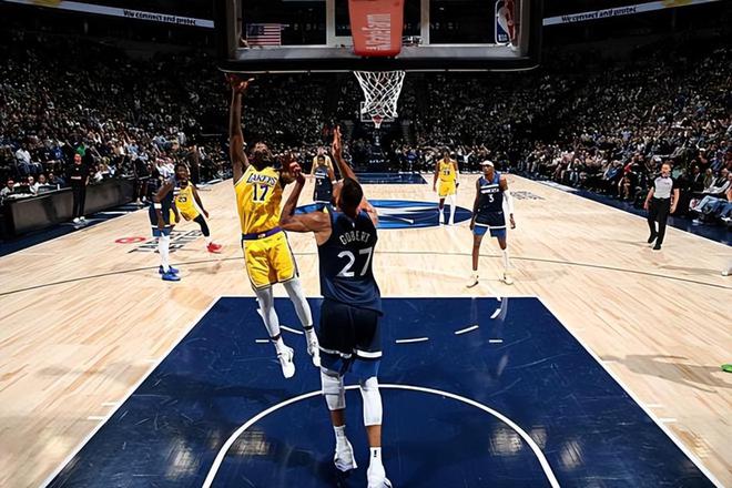 森林狼主场击败湖人2-1领先，史密斯批评湖人防守表现不佳
