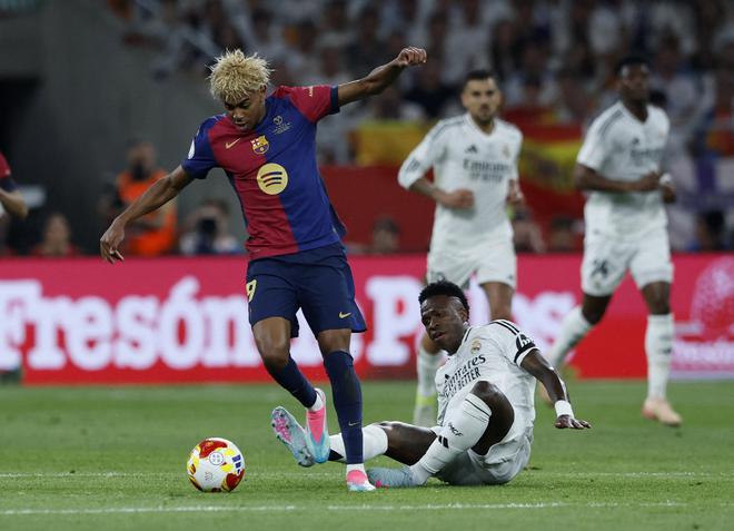 巴萨3-2逆转皇马夺国王杯冠军 佩德里世界波孔德加时绝杀