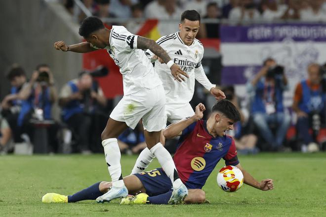 巴萨3-2逆转皇马夺国王杯冠军 佩德里世界波孔德加时绝杀