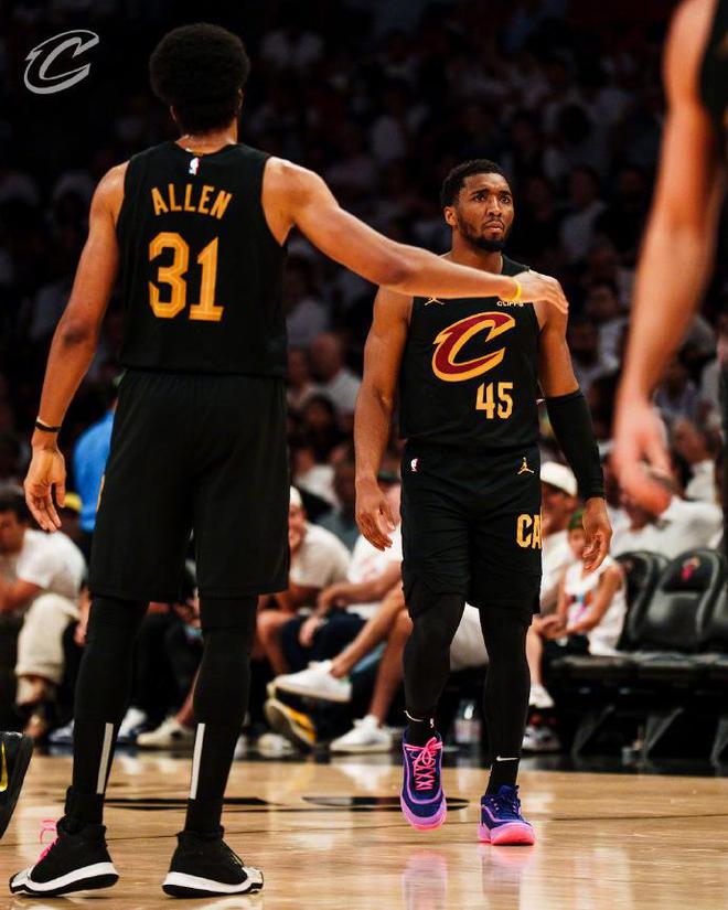 NBA季后赛G3骑士大胜热火40分 6人得分上双3-0夺赛点