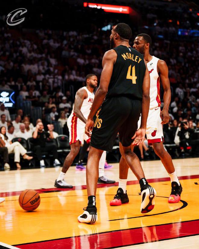 NBA季后赛G3骑士大胜热火40分 6人得分上双3-0夺赛点