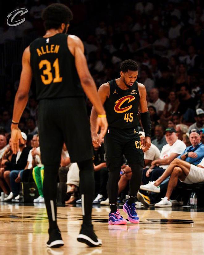 NBA季后赛G3骑士大胜热火40分 6人得分上双3-0夺赛点