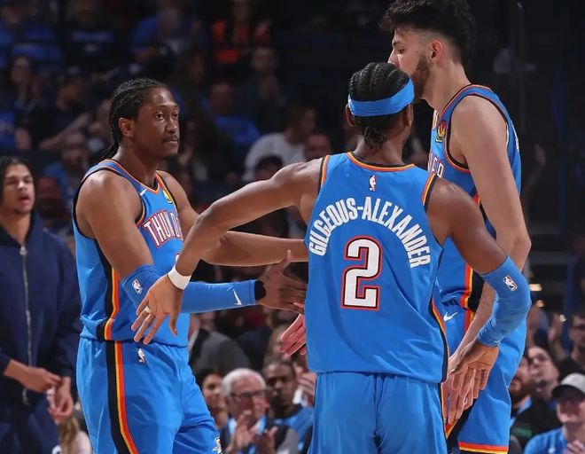 NBA季后赛焦点战：灰熊vs雷霆，莫兰特重伤离场引争议