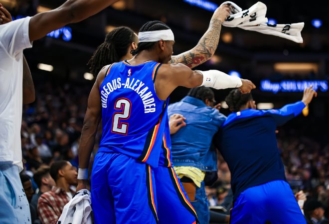 NBA季后赛：灰熊主场迎战雷霆，莫兰特伤缺成转折点