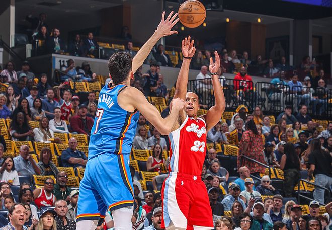 NBA季后赛：灰熊主场迎战雷霆，莫兰特伤缺成转折点