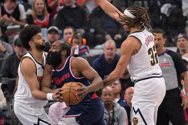NBA季后赛G4快船vs掘金：约基奇压哨三分 半场冲突多人技犯