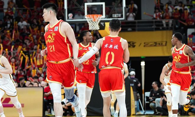 辽浙半决赛首战广厦大胜辽宁19分，内线篮板与三分低迷成辽宁输球关键