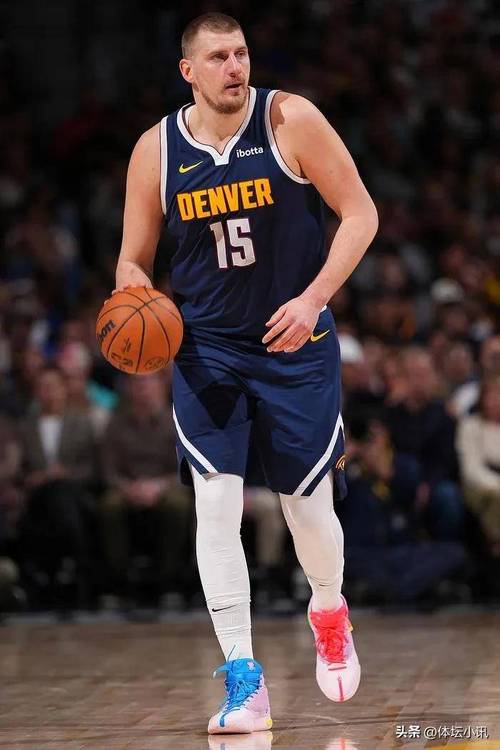 NBA季后赛快船VS掘金G4前瞻：小卡战神附体轰39分 约基奇假摔引争议