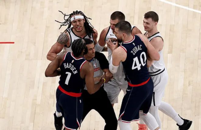 NBA季后赛西部焦点战：快船vs掘金G4前瞻，约基奇与主帅争执后球队氛围紧张
