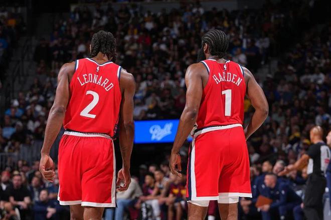 NBA季后赛西部首轮：掘金险胜快船，戈登压哨补扣助球队扳平比分