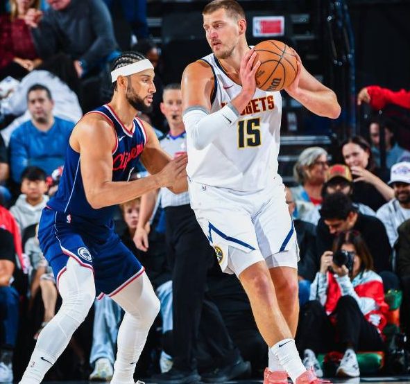 NBA季后赛快船VS掘金G4前瞻：小卡战神附体，掘金轮转困境如何破局？