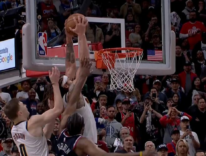 NBA季后赛G4掘金险胜快船2-2平 约基奇关键表现戈登补扣绝杀