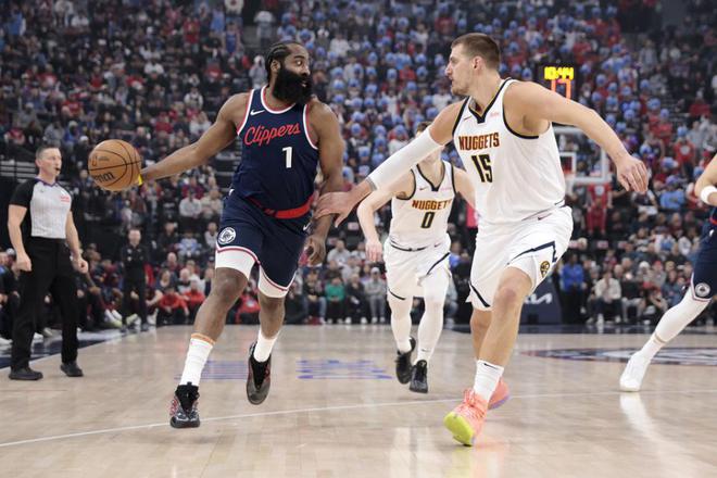 NBA季后赛G4掘金险胜快船2-2平 约基奇关键表现戈登补扣绝杀