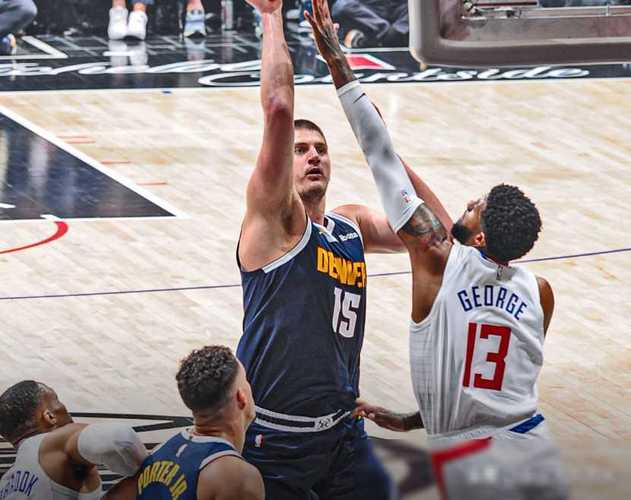 NBA季后赛G4掘金险胜快船2-2平 约基奇关键表现戈登补扣绝杀