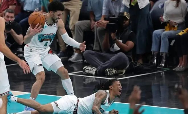 NBA季后赛：灰熊0-4遭雷霆横扫 莫兰特缺阵目睹球队出局 西部无对手豪言成讽刺