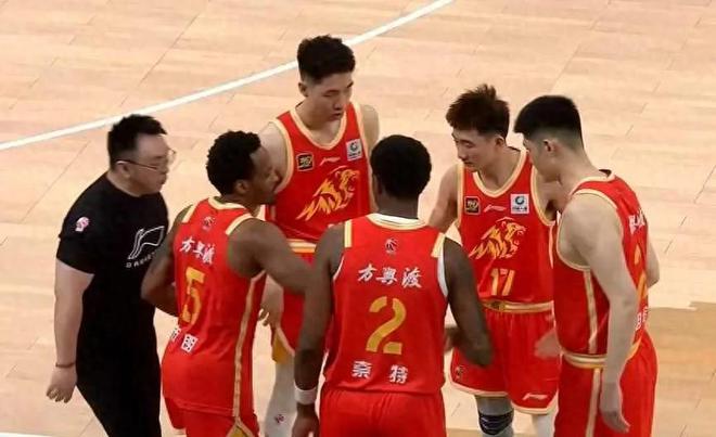 CBA季后赛G1战：辽宁男篮19分惨败广厦，系列赛悬念重燃