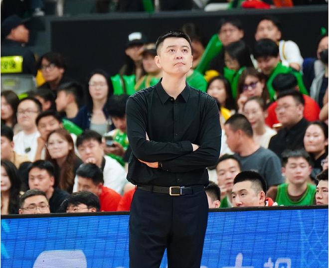 CBA半决赛辽篮19分惨败广厦，弗格成海报主角引热议