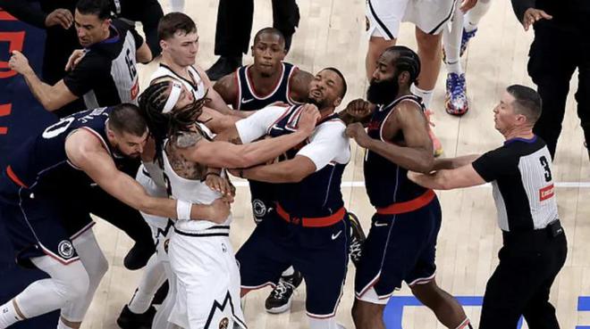 NBA季后赛快船惜败掘金2-2平，戈登补扣绝杀裁判争议不断