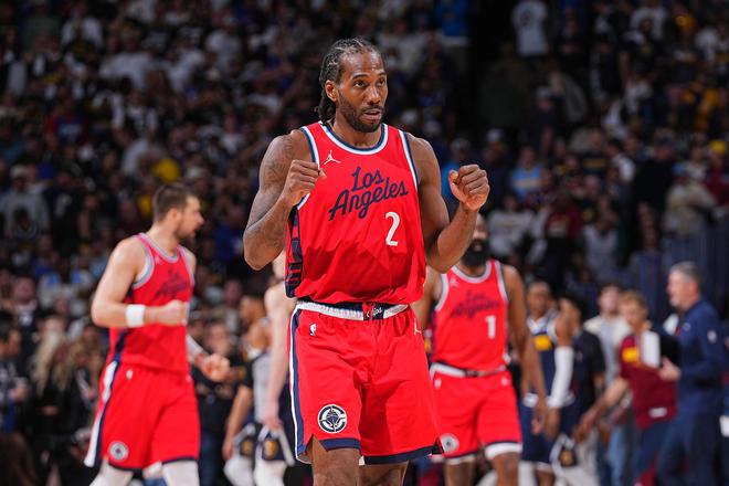 NBA季后赛快船惜败掘金2-2平，戈登补扣绝杀裁判争议不断