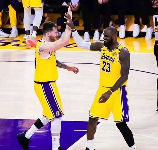 NBA季后赛首轮战况：雷霆4-0横扫灰熊晋级，掘金绝杀快船2-2，湖人与火箭1-2落后