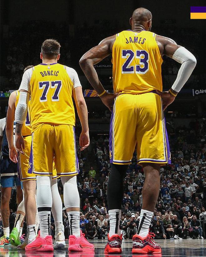 NBA季后赛首轮战况：雷霆4-0横扫灰熊晋级，掘金绝杀快船2-2，湖人与火箭1-2落后