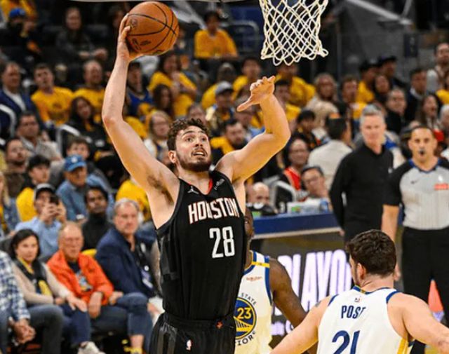 NBA季后赛勇士104-93火箭 库里36分带队2-1领先 火箭两大卧底拖后腿