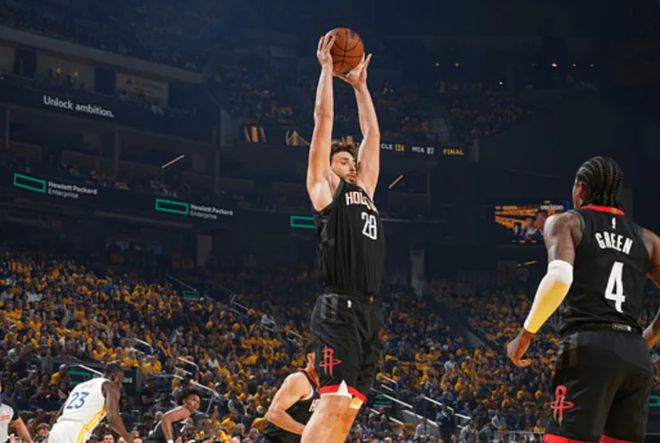 NBA季后赛西部焦点战：勇士主场迎战火箭，巴特勒伤退影响几何？
