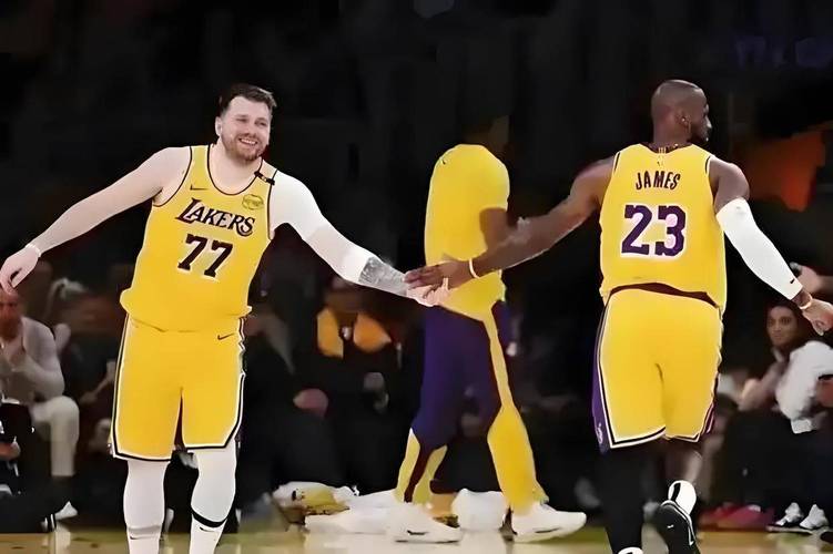 NBA季后赛森林狼2-1领先湖人，东契奇带病出战状态不佳，詹姆斯38分难救主
