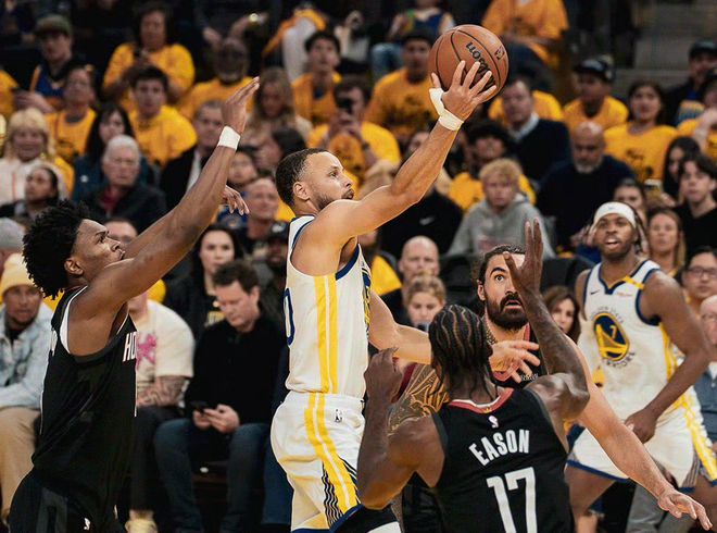 NBA季后赛勇士vs火箭G3前瞻：巴特勒伤缺库里独木难支，火箭能否趁势再下一城？