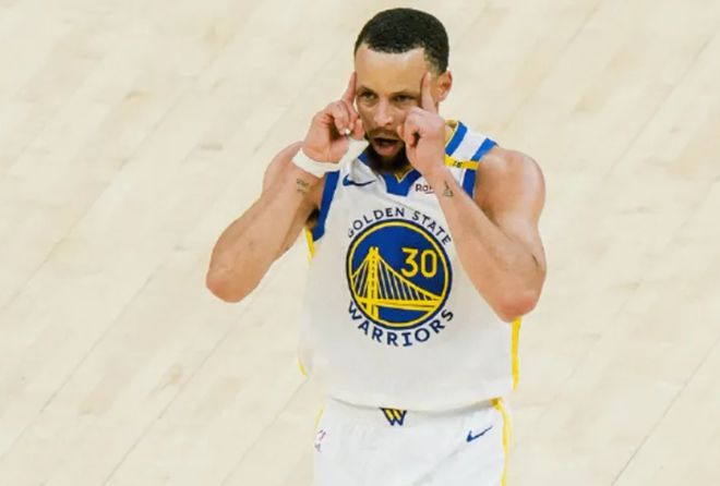 NBA季后赛：库里爆发助勇士逆转火箭，火箭年轻球员防守不力