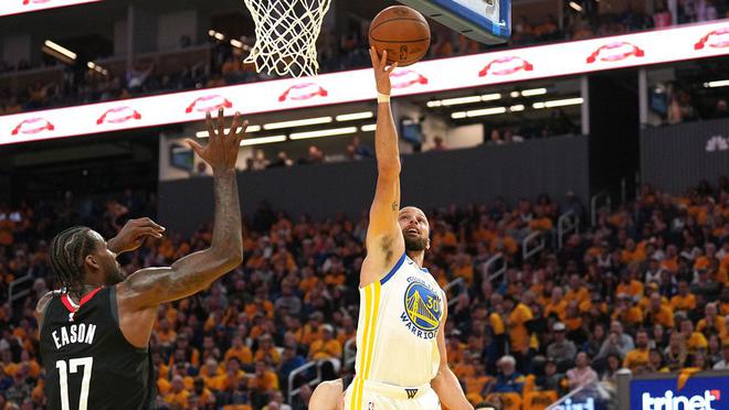 斯蒂芬·库里在NBA季后赛中带领勇士队战胜火箭队，砍下36分9篮板