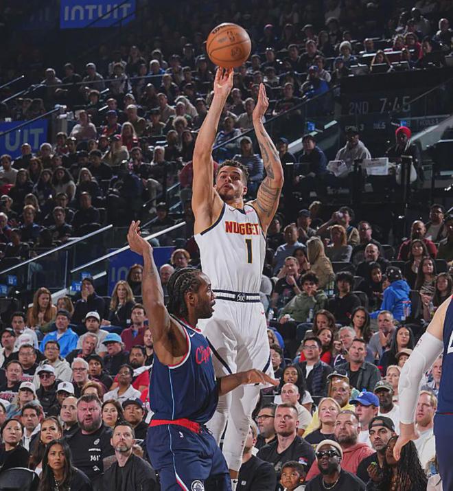 NBA季后赛生死战：掘金6人轮换拼快船，约基奇穆雷能否逆转劣势？