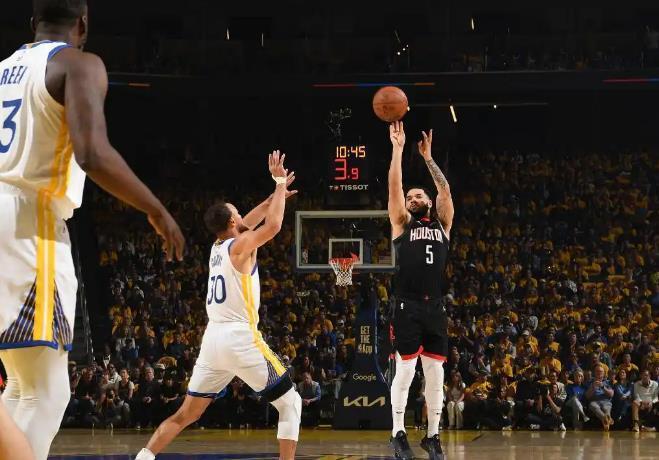 NBA季后赛火箭93-104不敌勇士 范弗利特17分难救主大比分1-2落后
