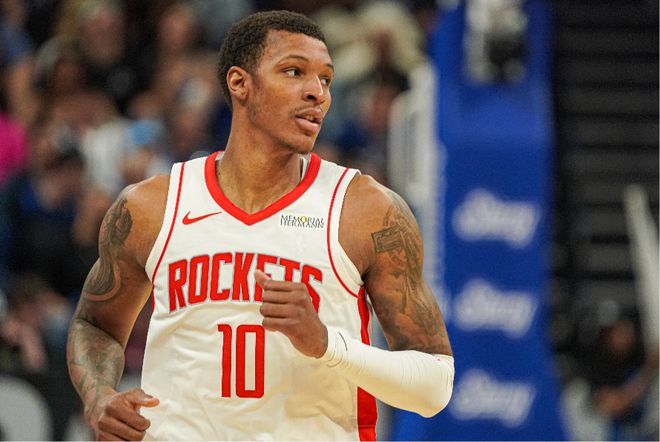 NBA季后赛火箭93-104不敌勇士，狄龙史密斯表现亮眼但难挽败局