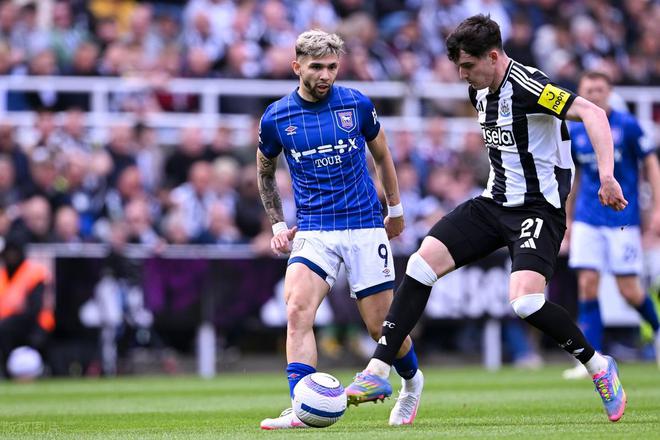 英超第34轮战报：纽卡斯尔3-0大胜伊普斯维奇，争5大战白热化