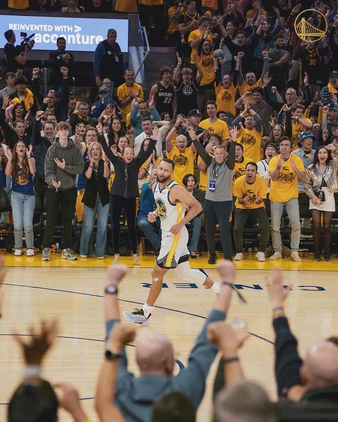 NBA季后赛勇士vs火箭G3：范乔丹爆发首节13分 勇士三分低迷落后4分